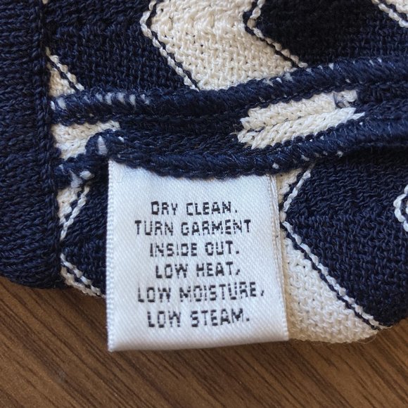 St. John Knits Santana Chevron Blazer, Size 2 - Picture 4 of 4